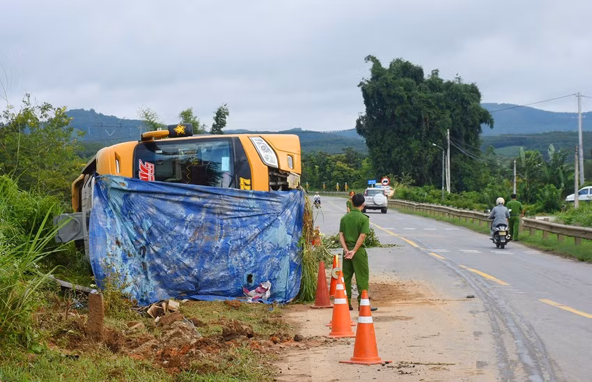 Vụ tai nạn làm một người chết và bốn người bị thương.