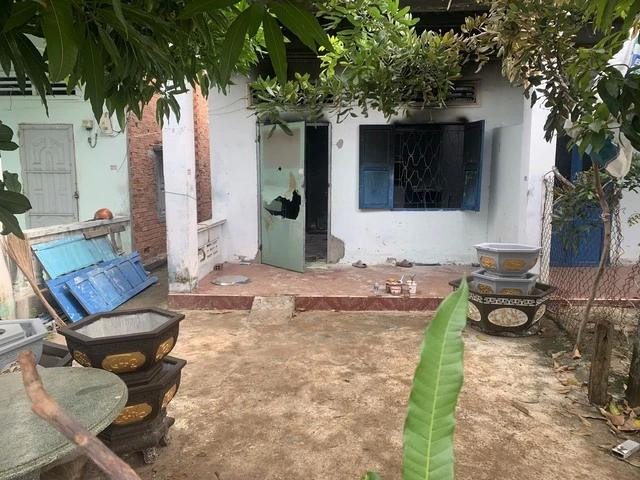 Hiện trường vụ cháy nhà nghi do dùng xăng tự tử. Ảnh NGUYỄN LONG Hiện trường vụ cháy nhà nghi do dùng xăng tự tử. Ảnh NGUYỄN LONG