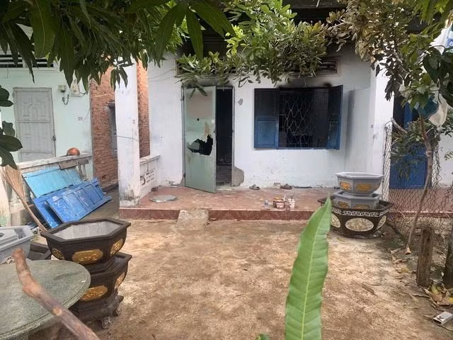 Hiện trường vụ cháy nhà nghi do dùng xăng tự tử. Ảnh NGUYỄN LONG