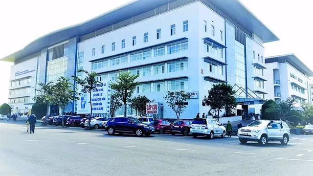 Bệnh viện đa khoa vùng Tây Nguyên vừa mổ cấp cứu cho bệnh nhi bị pháo nổ