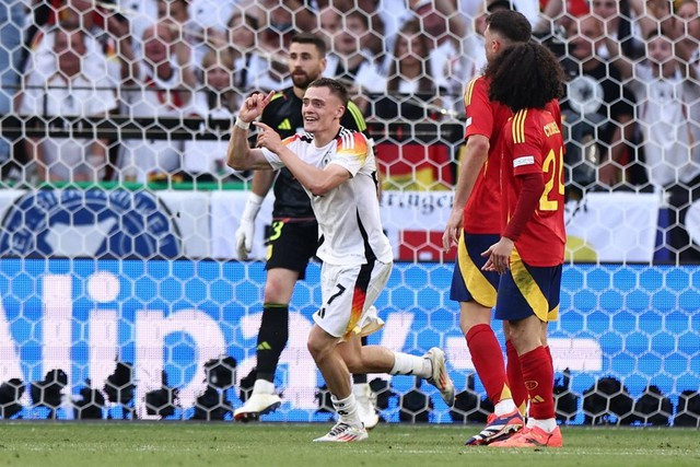 Florian Wirtz phản ứng nhưng trọng tài từ chối quả phạt đền cho tuyển Đức Florian Wirtz phản ứng nhưng trọng tài từ chối quả phạt đền cho tuyển Đức