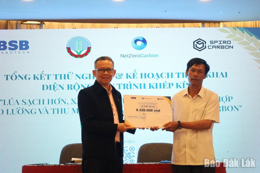 Công ty Cổ phần Net Zero Carbon mua gần 17 tấn giảm phát thải CO2e trên lúa từ mô hình của nông dân.