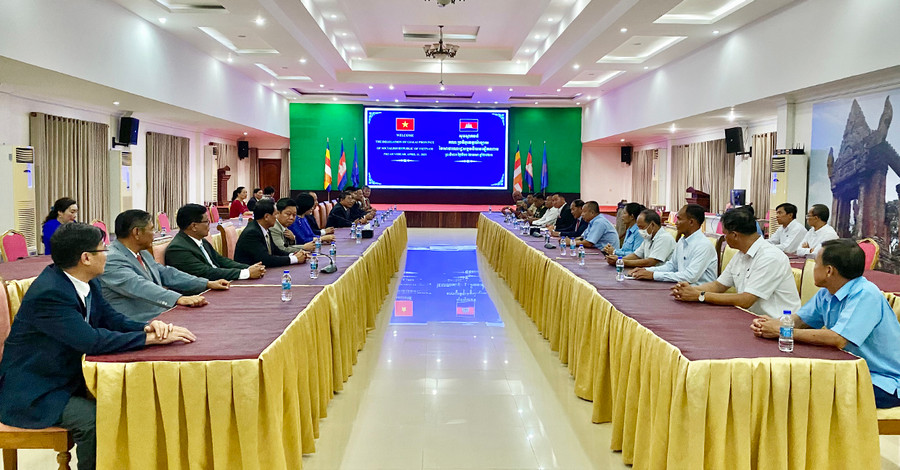 Đoàn lãnh đạo tỉnh Gia Lai thăm, chúc Tết cổ truyền Chol Chnam Thmay Đảng bộ, chính quyền, nhân dân tỉnh Preah Vi Hear (Vương quốc Campuchia). Ảnh: Hà Duy Đoàn lãnh đạo tỉnh Gia Lai thăm, chúc Tết cổ truyền Chol Chnam Thmay Đảng bộ, chính quyền, nhân dân tỉnh Preah Vi Hear (Vương quốc Campuchia). Ảnh: Hà Duy