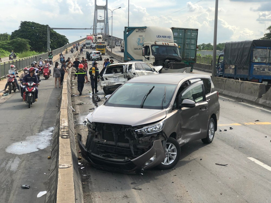 Hiện trường vụ tai nạn liên hoàn Hiện trường vụ tai nạn liên hoàn