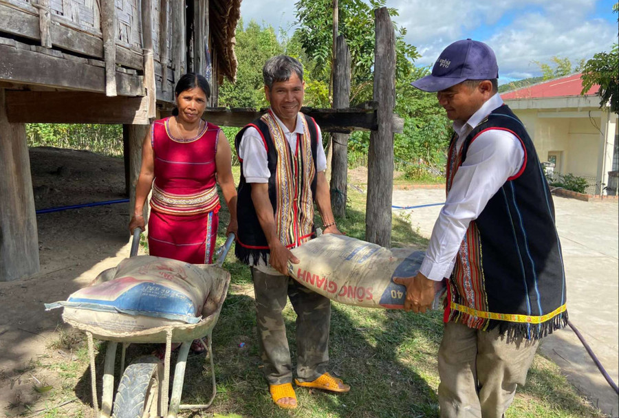 Tín đồ các tôn giáo đoàn kết xây dựng nông thôn mới. Ảnh: Hoài Tiến Tín đồ các tôn giáo đoàn kết xây dựng nông thôn mới. Ảnh: Hoài Tiến