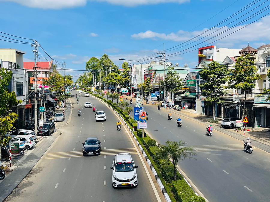 Diện mạo đường Phạm Văn Đồng ngày càng khang trang, sạch đẹp. Ảnh: T.D