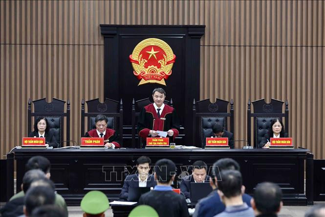 Thẩm phán, Chủ tọa phiên tòa Trần Nam Hà tuyên án đối với các bị cáo trong vụ đại án Việt Á. Ảnh: Phạm Kiên/TTXVN Thẩm phán, Chủ tọa phiên tòa Trần Nam Hà tuyên án đối với các bị cáo trong vụ đại án Việt Á. Ảnh: Phạm Kiên/TTXVN