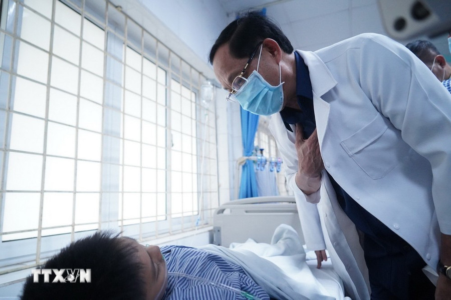 Phó Chủ tịch Quốc hội Trần Quang Phương thăm hỏi nạn nhân vụ cháy tại Bệnh viện Giao thông Vận tải. (Ảnh: Việt Anh/TTXVN) Phó Chủ tịch Quốc hội Trần Quang Phương thăm hỏi nạn nhân vụ cháy tại Bệnh viện Giao thông Vận tải. (Ảnh: Việt Anh/TTXVN)