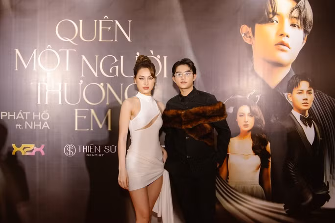 Cô gái Ê Đê ăn đứt HHen Niê là ai? - Ảnh 10. Phát Hồ và cô gái Ê đê gây bão mạng xã hội