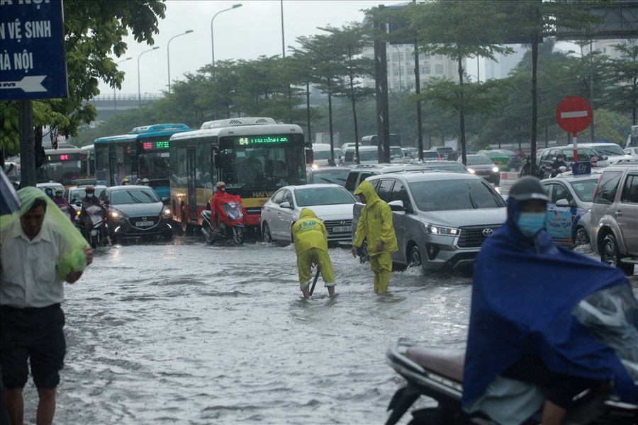 Mưa lớn do bão số 1 Talim có thể gây ngập úng khu đô thị. Ảnh: Phạm Đông. Mưa lớn do bão số 1 Talim có thể gây ngập úng khu đô thị. Ảnh: Phạm Đông.