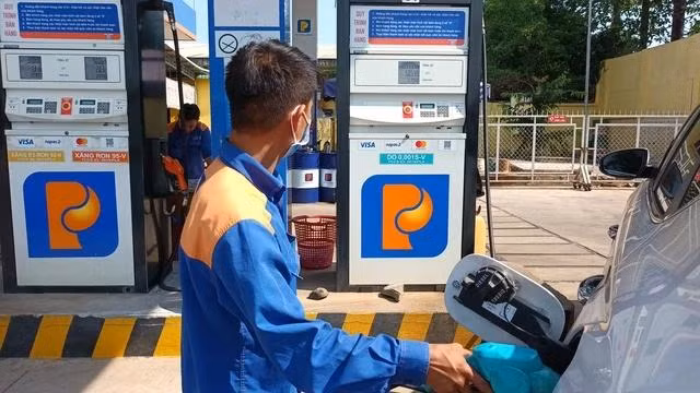 Xăng có thể tăng tiếp tại kỳ điều chỉnh giá ngày mai