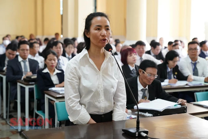 Bị cáo Trần Thị Mỹ Dung, cựu Phó Tổng Giám đốc SCB tại tòa. Ảnh: HOÀNG HÙNG Bị cáo Trần Thị Mỹ Dung, cựu Phó Tổng Giám đốc SCB tại tòa. Ảnh: HOÀNG HÙNG