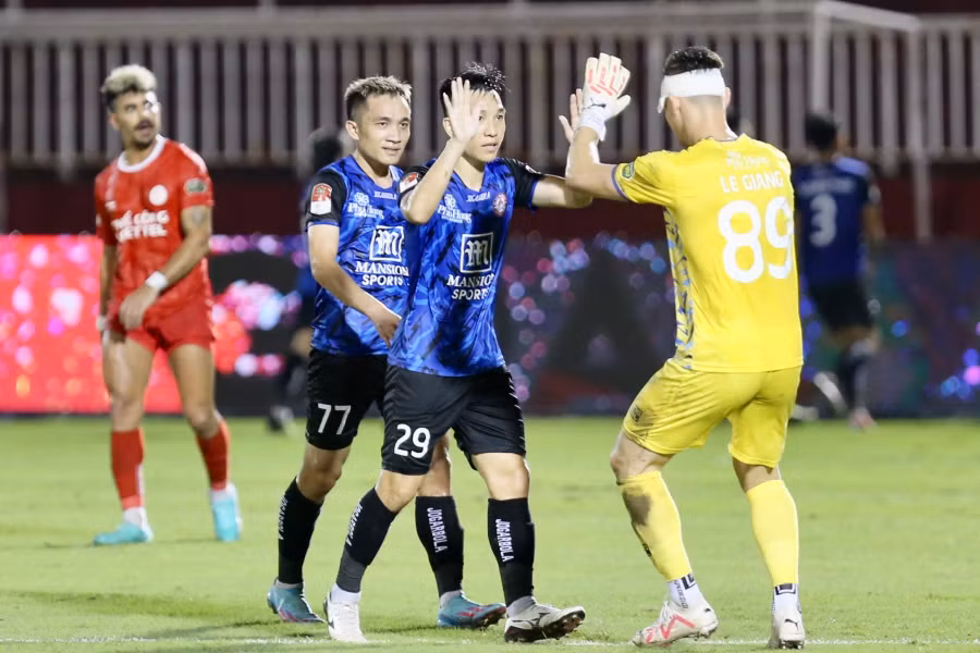 Sầm Ngọc Đức và Patrik Lê Giang giúp CLB TP.HCM thắng CLB Thể Công Viettel 2-0. Ảnh: Khả Hòa