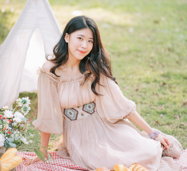 Dù rất đam mê nghệ thuật nhưng Linh vẫn duy trì được thành tích học tập xuất sắc. Ảnh: NVCC Dù rất đam mê nghệ thuật nhưng Linh vẫn duy trì được thành tích học tập xuất sắc. Ảnh: NVCC