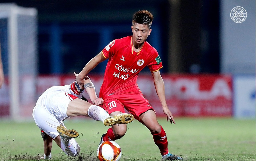 Phan Văn Đức rời SLNA để gia nhập CLB Công an Hà Nội từ đầu mùa 2023. Ảnh: CLB CAHN Phan Văn Đức rời SLNA để gia nhập CLB Công an Hà Nội từ đầu mùa 2023. Ảnh: CLB CAHN