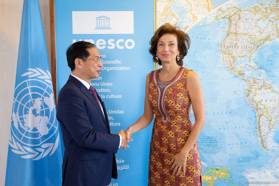 Bộ trưởng Ngoại giao Bùi Thanh Sơn gặp Tổng Giám đốc UNESCO Audrey Azoulay. Ảnh: UNESCO Bộ trưởng Ngoại giao Bùi Thanh Sơn gặp Tổng Giám đốc UNESCO Audrey Azoulay. Ảnh: UNESCO