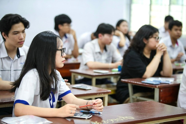 Thí sinh có thể sử dụng điểm học bạ và đánh giá năng lực để đăng ký xét tuyển nguyện vọng mới lên hệ thống. Ảnh NHẬT THỊNH