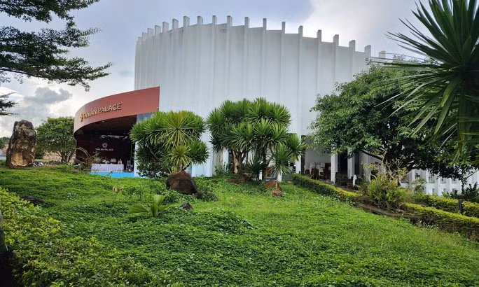 Sau khi được thuê đất, bà Lê Thị Tố Kha đã cho xây dựng nhiều hạng mục có giá trị lớn Sau khi được thuê đất, bà Lê Thị Tố Kha đã cho xây dựng nhiều hạng mục có giá trị lớn