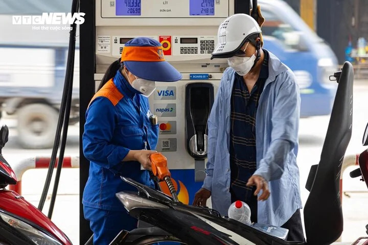 Giá xăng dầu trong nước hôm nay dự báo tiếp tục giảm. (Ảnh minh họa) Giá xăng dầu trong nước hôm nay dự báo tiếp tục giảm. (Ảnh minh họa)