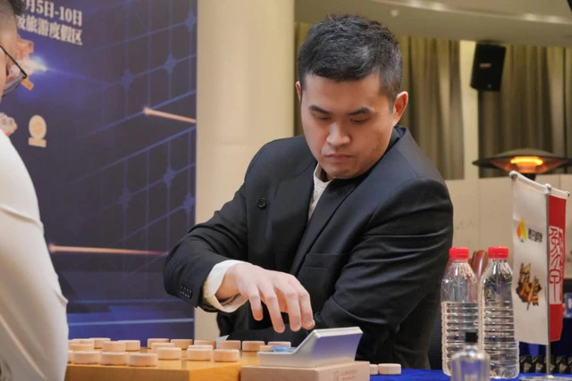 Cựu vô địch thế giới Vương Thiên Nhất mời Lại Lý Huynh tham gia đội Hàng Châu Cựu vô địch thế giới Vương Thiên Nhất mời Lại Lý Huynh tham gia đội Hàng Châu