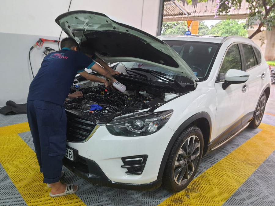 Chủ xe cần chú ý chế độ dầu nhớt trước các kế hoạch di chuyển dịp nghỉ lễ 30.4. Ảnh Quốc Hương Chủ xe cần chú ý chế độ dầu nhớt trước các kế hoạch di chuyển dịp nghỉ lễ 30.4. Ảnh Quốc Hương