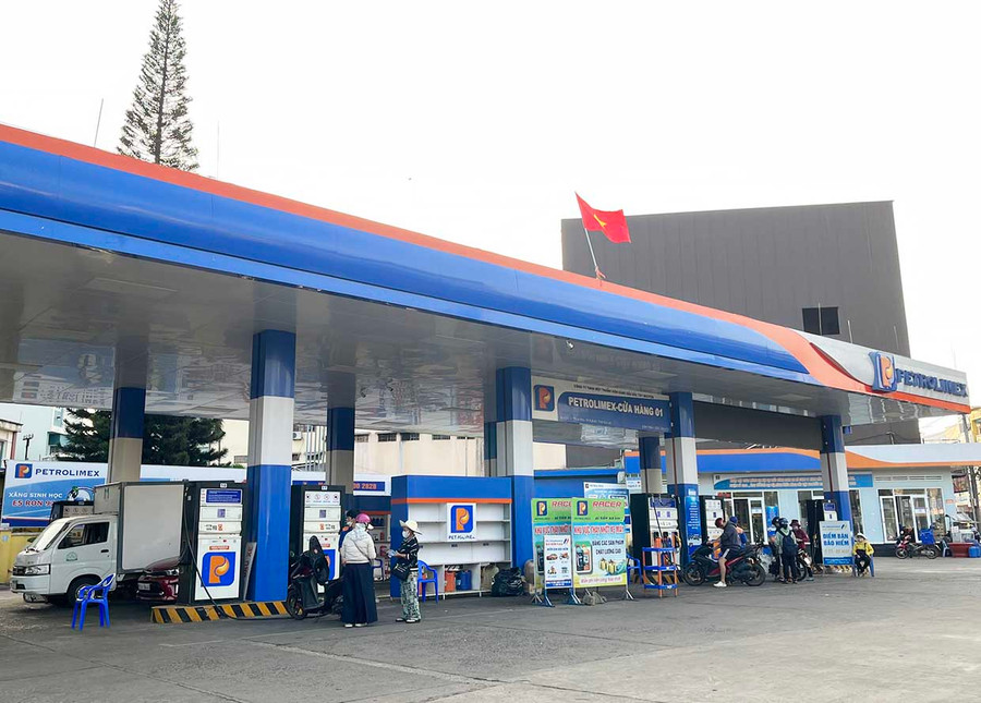 Thủ tướng Chính phủ yêu cầu Bộ Công thương chủ động có các biện pháp theo thẩm quyền và quy định để đảm bảo cung ứng đủ điện, xăng dầu phục vụ sản xuất, kinh doanh và tiêu dùng của người dân, doanh nghiệ. Ảnh: Phương Vi