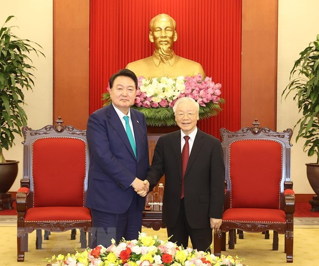 Tổng Bí thư Nguyễn Phú Trọng tiếp Tổng thống Hàn Quốc Yoon Suk Yeol. (Ảnh: Trí Dũng/TTXVN)