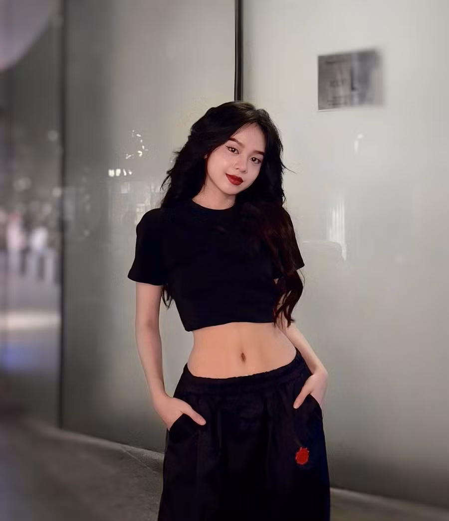 So với thời điểm mới đăng quang, Thanh Thủy ngày càng thay đổi theo hướng gợi cảm và trưởng thành. Đối diện những bình luận trái chiều, người đẹp nói: "Xứng đáng hay không xứng đáng thời gian sẽ trả lời. Tôi hiện cố gắng làm tốt sứ mệnh, thay đổi một cách từ từ, không ép mình phải thay đổi một cách quá mức". So với thời điểm mới đăng quang, Thanh Thủy ngày càng thay đổi theo hướng gợi cảm và trưởng thành. Đối diện những bình luận trái chiều, người đẹp nói: "Xứng đáng hay không xứng đáng thời gian sẽ trả lời. Tôi hiện cố gắng làm tốt sứ mệnh, thay đổi một cách từ từ, không ép mình phải thay đổi một cách quá mức".