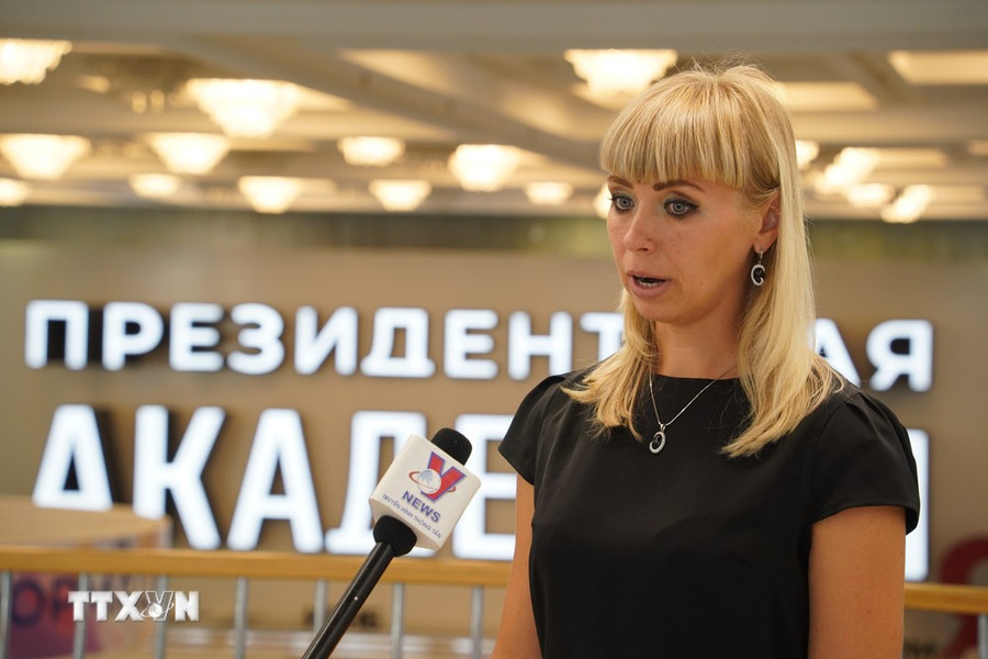 Bà Natalia Saphinskaia, Trưởng ban Quan hệ Quốc tế của RANEPA, bày tỏ sự tự hào về Tổng Bí thư Nguyễn Phú Trọng. (Ảnh: Duy Trinh/ TTXVN) Bà Natalia Saphinskaia, Trưởng ban Quan hệ Quốc tế của RANEPA, bày tỏ sự tự hào về Tổng Bí thư Nguyễn Phú Trọng. (Ảnh: Duy Trinh/ TTXVN)