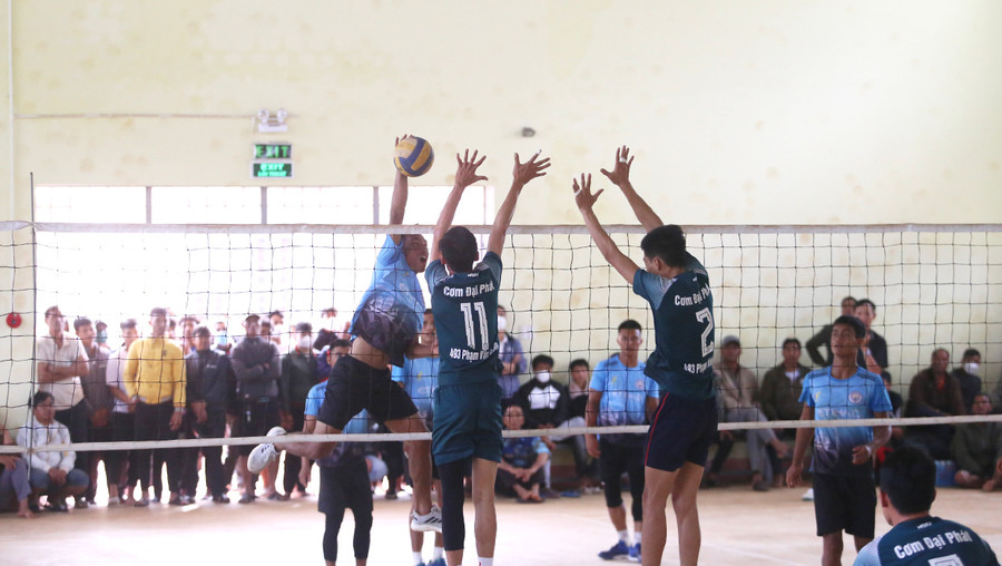 Khán giả An Phú đã được chứng kiến những màn trình diễn bóng chuyền ở đẳng cấp cao. Ảnh: Văn Ngọc Khán giả An Phú đã được chứng kiến những màn trình diễn bóng chuyền ở đẳng cấp cao. Ảnh: Văn Ngọc