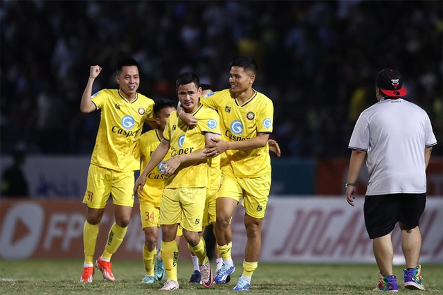 CLB Thanh Hóa thể hiện sự thiếu chuyên nghiệp. CLB Thanh Hóa thể hiện sự thiếu chuyên nghiệp.