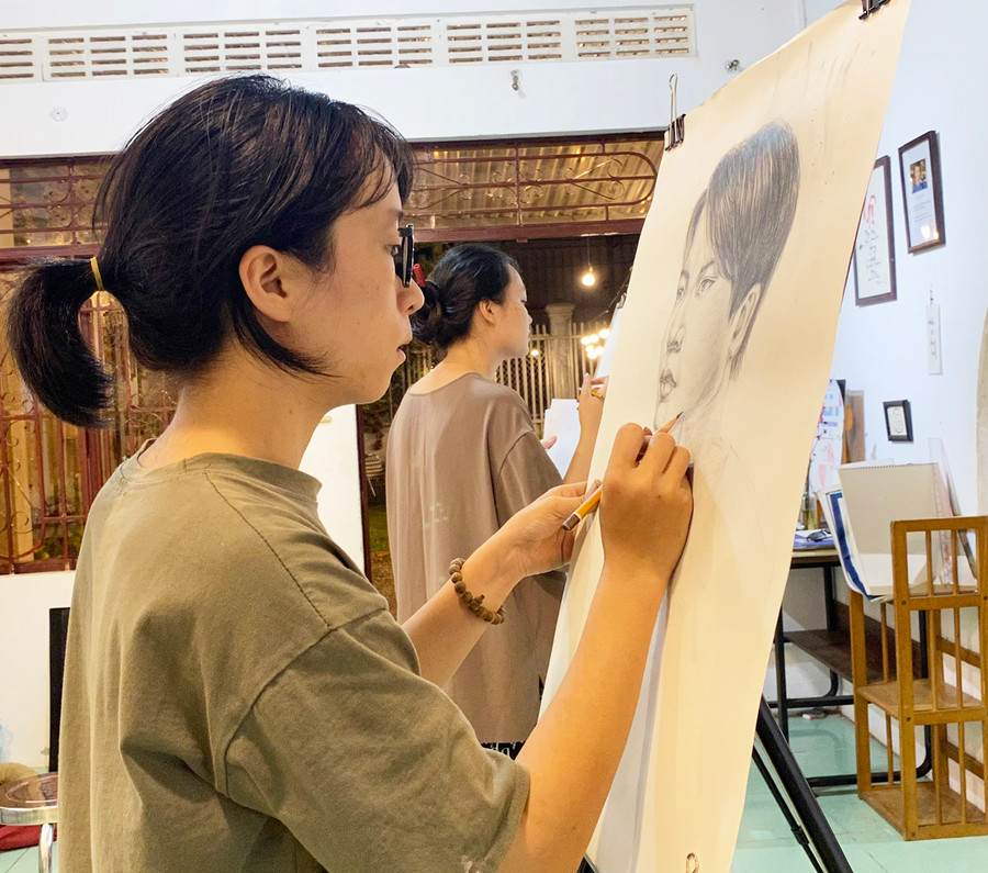 Kiểm soát được hơi thở là kiểm soát được ý niệm trong từng nét vẽ. Ảnh: Sơn Ca Kiểm soát được hơi thở là kiểm soát được ý niệm trong từng nét vẽ. Ảnh: Sơn Ca
