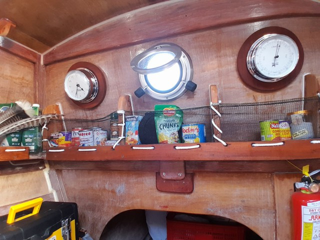 Bên trong cabin chiếc thuyền buồm Bên trong cabin chiếc thuyền buồm