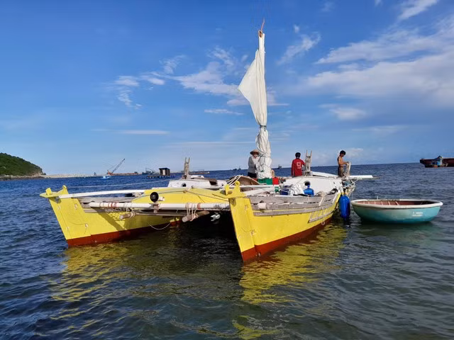 Chiếc thuyền buồm của ông Quinn Richard Anthony đã được sửa chữa xong động cơ