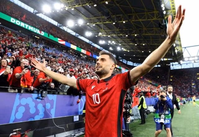 Nedim Bajrami lập kỷ lục ghi bàn nhanh nhất lịch sử EURO. Ảnh: REUTERS