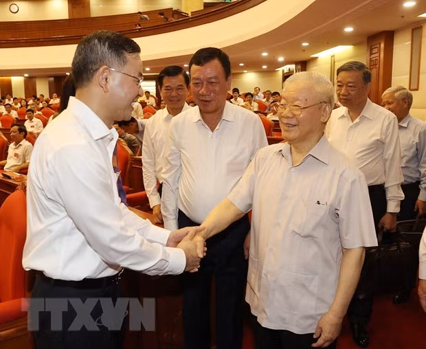 Tổng Bí thư Nguyễn Phú Trọng với các đại biểu dự hội nghị. (Ảnh: Trí Dũng/TTXVN)