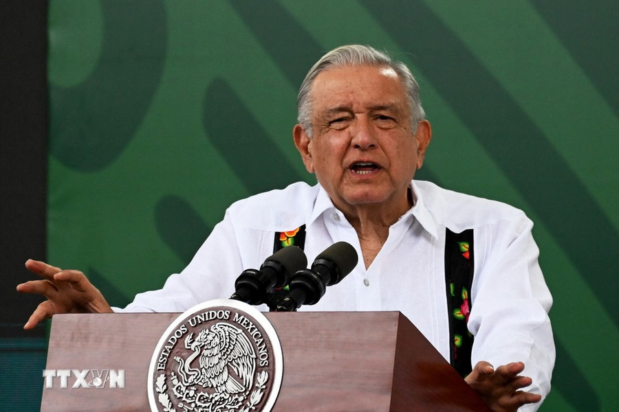 Tổng thống Mexico Andres Manuel Lopez Obrador phát biểu tại cuộc họp báo ở Acapulco ngày 23/11/2023. (Ảnh: AFP/TTXVN) Tổng thống Mexico Andres Manuel Lopez Obrador phát biểu tại cuộc họp báo ở Acapulco ngày 23/11/2023. (Ảnh: AFP/TTXVN)