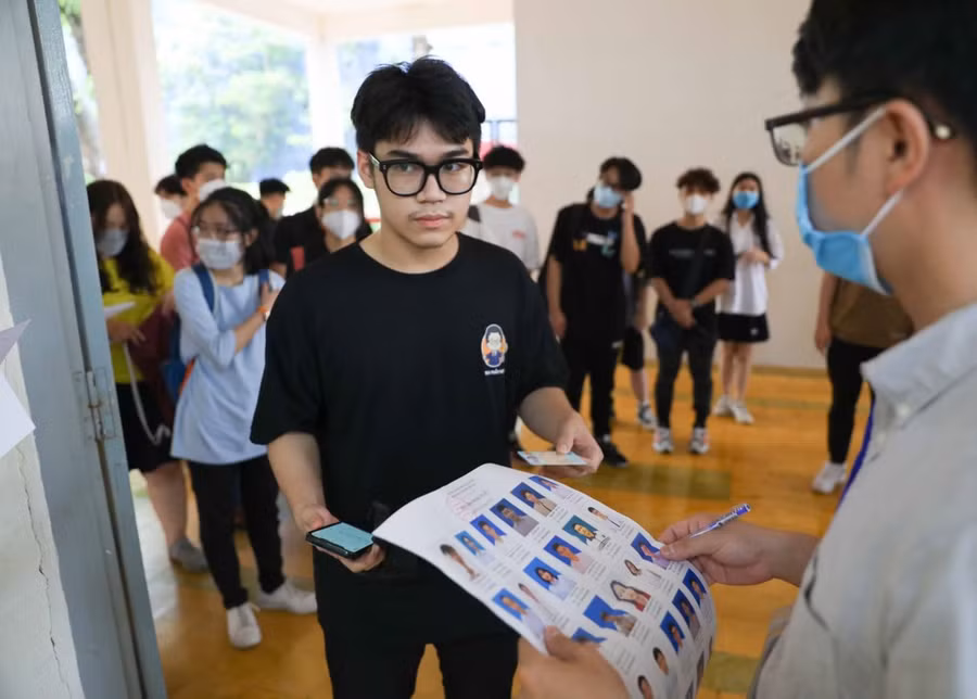 Thí sinh dự thi để xét tuyển vào các trường đại học. (Ảnh: TTXVN)