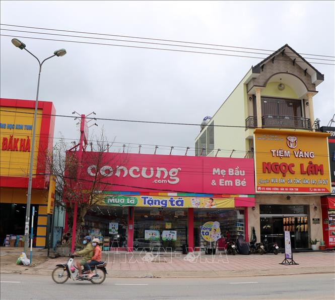 Khu vực hành lang suối tại tổ dân phố 4A, mặt tiền đường Hồ Chí Minh dài hơn 12 mét, vị trí đắc địa tại huyện Đăk Hà (Kon Tum), hiện cửa hàng Con Cưng thuê kinh doanh. Khu vực hành lang suối tại tổ dân phố 4A, mặt tiền đường Hồ Chí Minh dài hơn 12 mét, vị trí đắc địa tại huyện Đăk Hà (Kon Tum), hiện cửa hàng Con Cưng thuê kinh doanh.