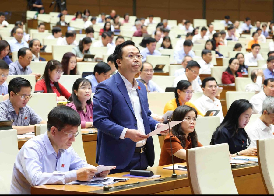 Đại biểu Quốc hội thảo luận trên nghị trường kỳ họp thứ 7, Quốc hội khóa XV. (Ảnh: TTXVN) Đại biểu Quốc hội thảo luận trên nghị trường kỳ họp thứ 7, Quốc hội khóa XV. (Ảnh: TTXVN)