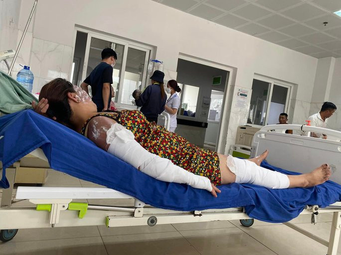 Vụ nổ bình gas mini khiến 7 người nhập viện