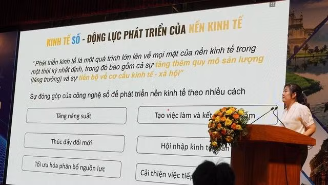 Các đại biểu chia sẻ về mô hình hay, kinh nghiệm tốt trong chuyển đổi số. Ảnh: HOÀNG TRỌNG