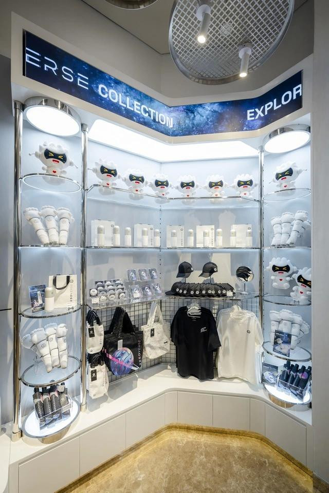 Khu vực Beso Merchandise với nhiều sản phẩm mang dấu ấn riêng của Beso Khu vực Beso Merchandise với nhiều sản phẩm mang dấu ấn riêng của Beso