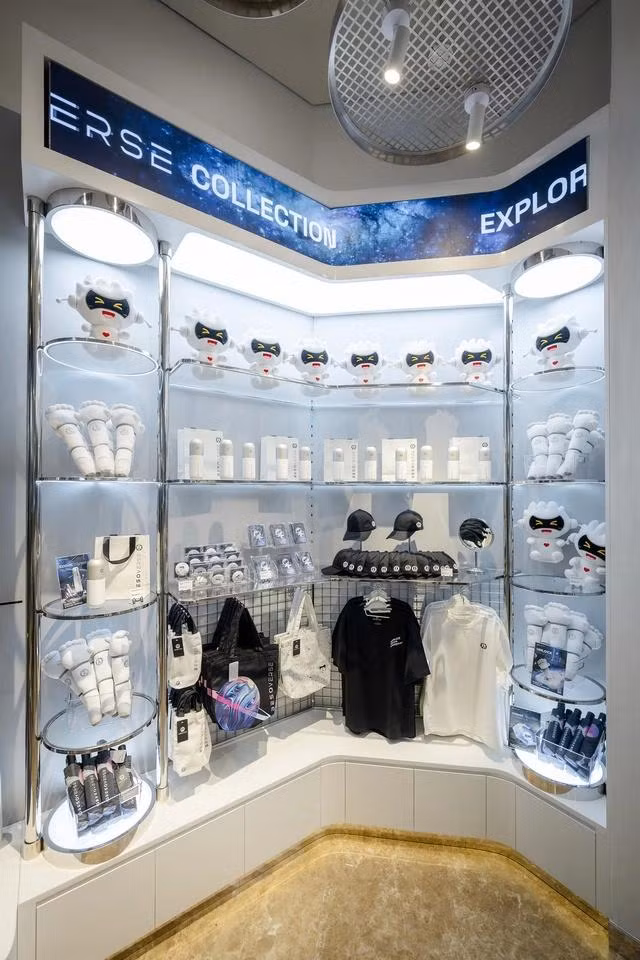 Khu vực Beso Merchandise với nhiều sản phẩm mang dấu ấn riêng của Beso Khu vực Beso Merchandise với nhiều sản phẩm mang dấu ấn riêng của Beso