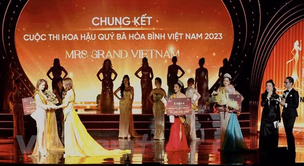 0Khoảnh khắc hồi hộp chờ đợi gọi tên Hoa hậu. (Ảnh: Mai Mai/Vietnam+)