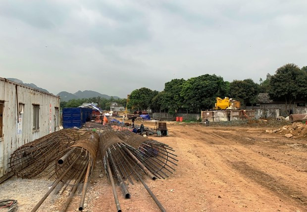 Các nhà thầu chưa quyết liệt huy động bổ sung thiết bị, nhân lực, tăng mũi thi công để bù tiến độ đã chậm trễ. (Ảnh: Việt Hùng/Vietnam+) Các nhà thầu chưa quyết liệt huy động bổ sung thiết bị, nhân lực, tăng mũi thi công để bù tiến độ đã chậm trễ. (Ảnh: Việt Hùng/Vietnam+)