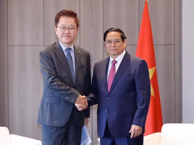 Thủ tướng tiếp ông Kang Seoghoon, Chủ tịch kiêm Giám đốc điều hành Ngân hàng KDB. Ảnh: Nhật Bắc