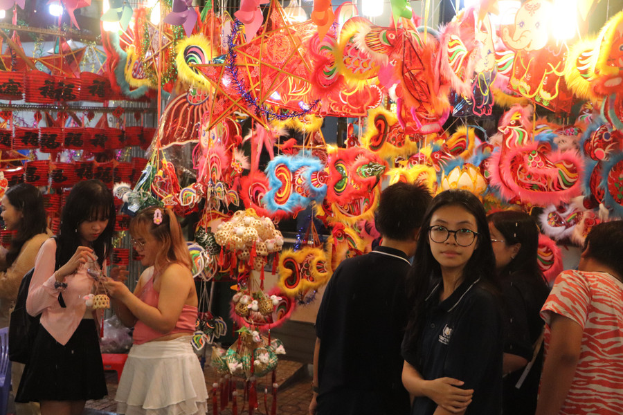 Trung thu là tết thiếu nhi, vì sao người lớn lại đi chơi nhiều? - Ảnh 3. Ảnh: PHÚC KHA