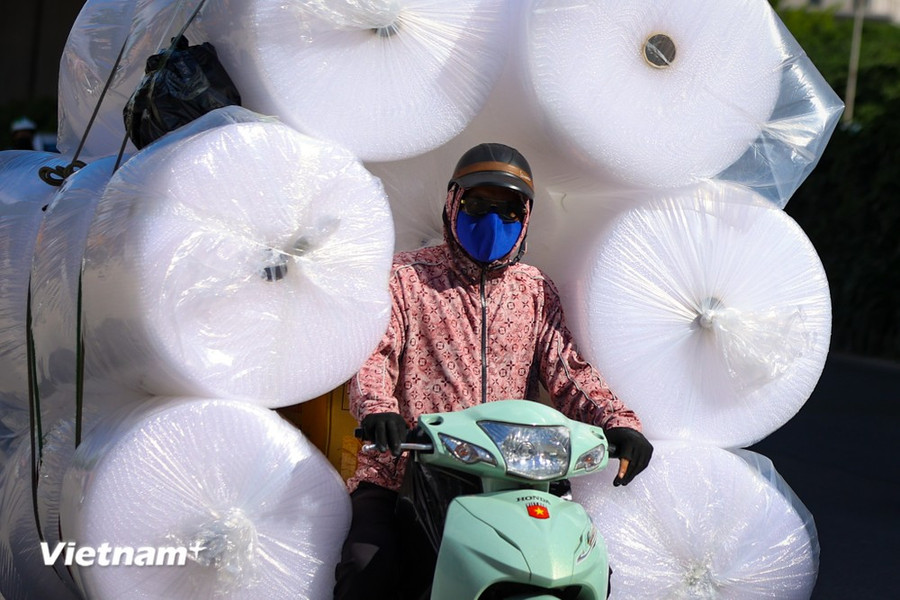 Nắng nóng. (Ảnh: Hoài Nam/Vietnam+) Nắng nóng. (Ảnh: Hoài Nam/Vietnam+)