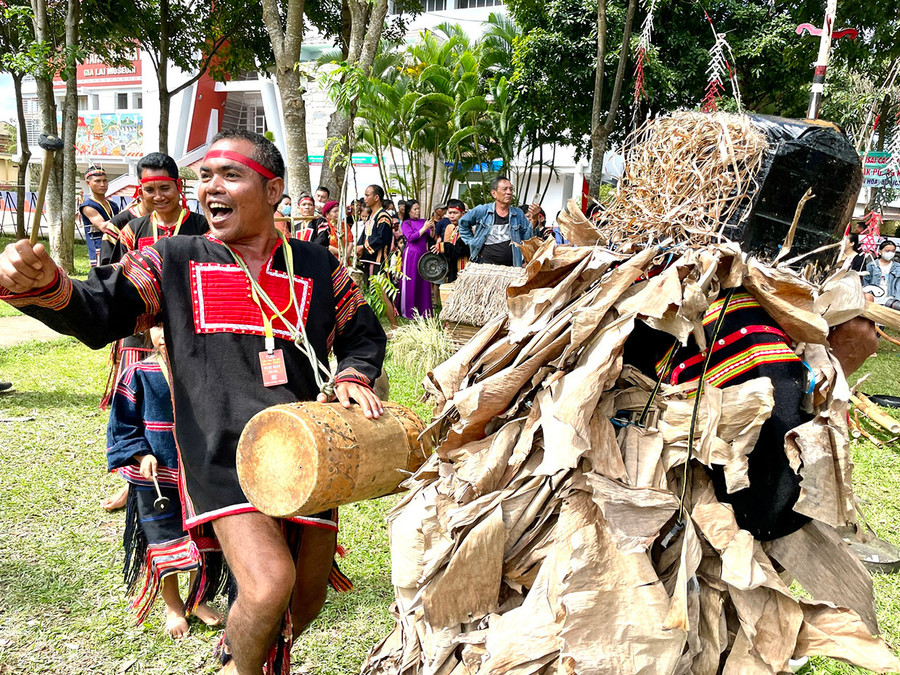 Nâng cao chỉ số phát triển, chỉ số hạnh phúc của con người Gia Lai là một trong những kỳ vọng của Bí thư Tỉnh ủy Hồ Văn Niên về xây dựng văn hóa, con người trong thời kỳ mới. Ảnh: Phương Duyên Nâng cao chỉ số phát triển, chỉ số hạnh phúc của con người Gia Lai là một trong những kỳ vọng của Bí thư Tỉnh ủy Hồ Văn Niên về xây dựng văn hóa, con người trong thời kỳ mới. Ảnh: Phương Duyên